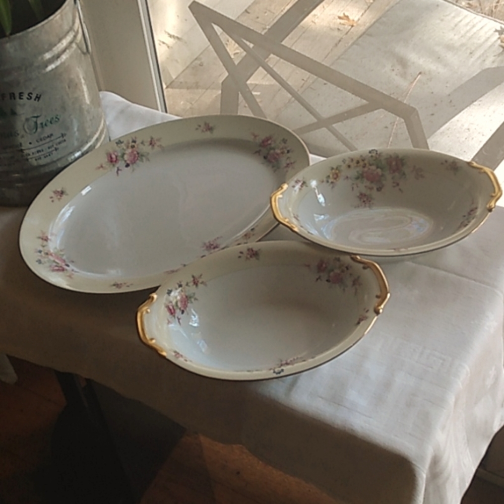 VTG fall florals ceramic serving set.